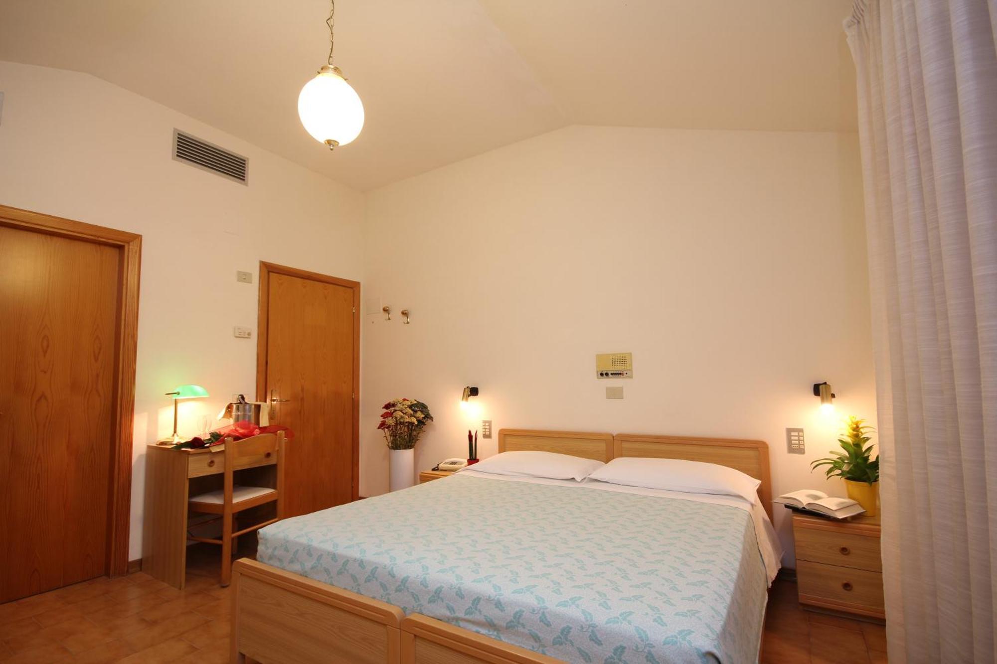 Hotel Villa Luca Chianciano Terme Bilik gambar